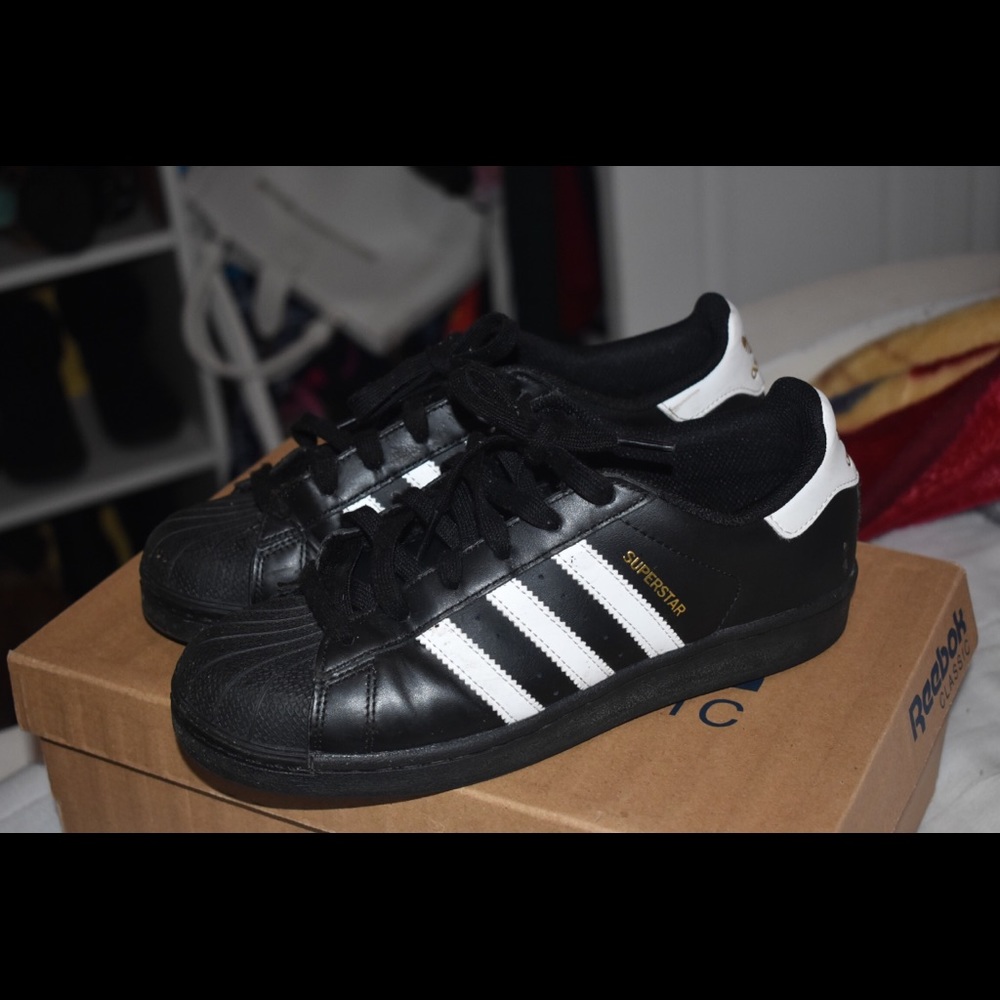 Black adidas superstar